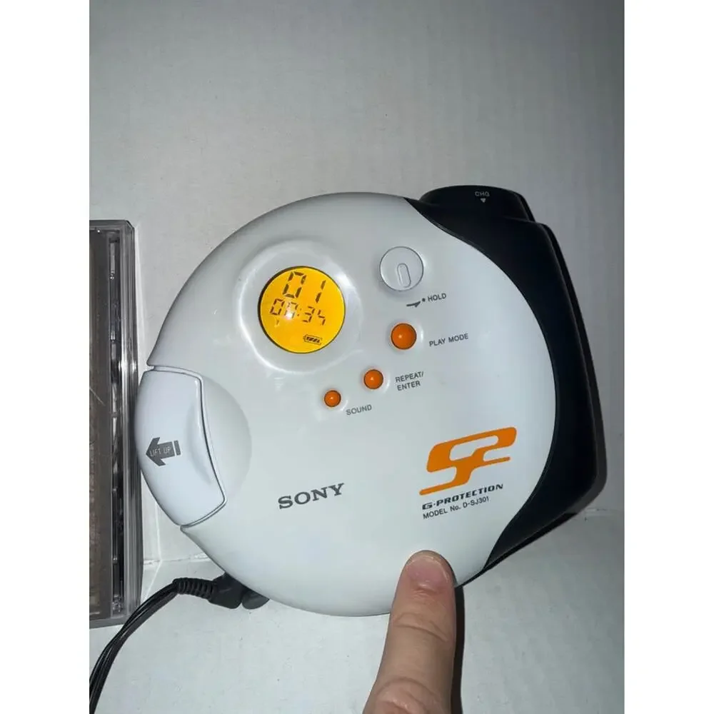 Mint Sony S2 Sports Walkman D-SJ301 Portable CD Player, Orig. Headphones & strap
